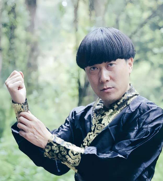 蘑菇头：真名黄小飞